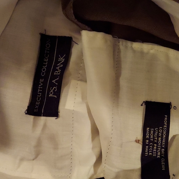 2 pairs Jos A Bank Trousers - Picture 6 of 8